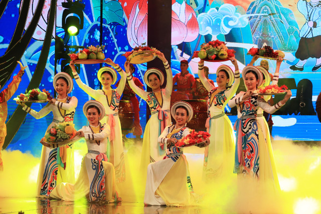 Các tiết mục đặc sắc trong chương trình "Xuân Quê hương 2021". (Ảnh: Lâm Khánh/TTXVN) Gắn kết người Việt ở khắp nơi trên thế giới với cội nguồn dân tộc ảnh 1
