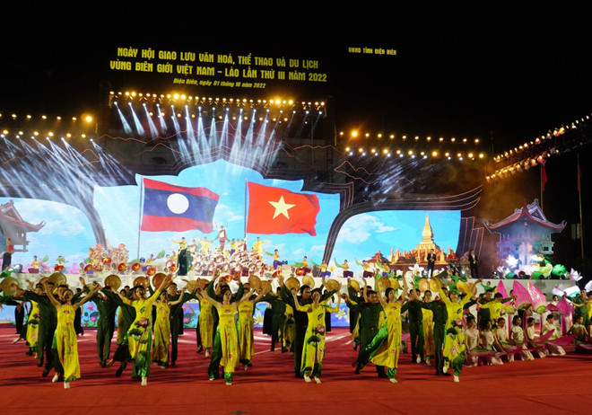 Báo chí Lào ca ngợi tình đoàn kết, hữu nghị đặc biệt với Việt Nam ảnh 2