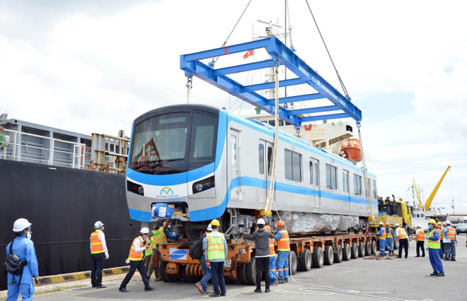 Đoàn tàu đầu tiên của tuyến metro Bến Thành-Suối Tiên ở Thành phố Hồ Chí Minh. (Ảnh: TTXVN) JICA: Đường sắt đô thị sẽ góp phần giúp giảm phát thải CO2 ảnh 2