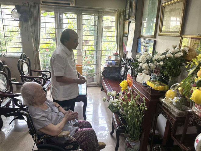 Tri ân những người con ưu tú của dân tộc và gia đình các liệt sỹ ảnh 1