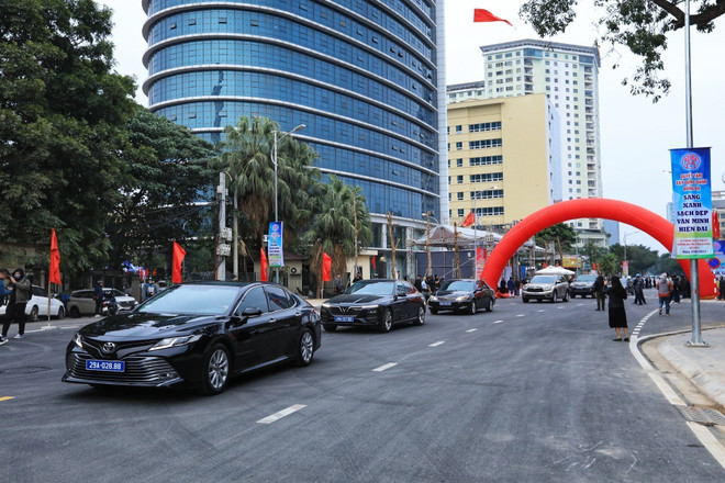 Lễ thông xe đường Huỳnh Thúc Kháng kéo dài. (Ảnh: Tuấn Anh/TTXVN) Hà Nội tổ chức thông xe kỹ thuật đường Huỳnh Thúc Kháng kéo dài ảnh 2