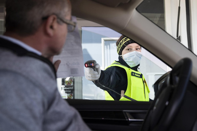 Thụy Sĩ điều chỉnh quy định về phòng dịch sau khi nới lỏng hạn chế ảnh 1