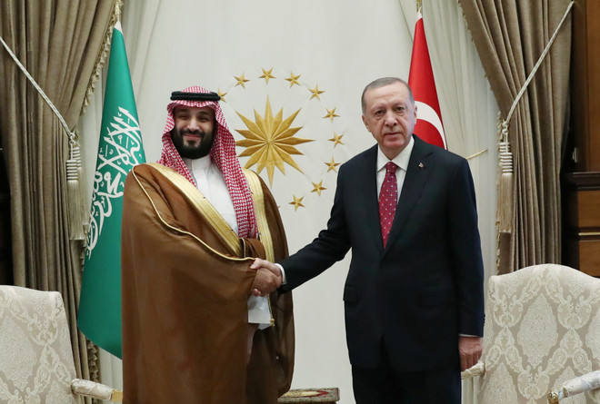 Thái tử Saudi Arabia Mohammed bin Salman và Tổng thống Thổ Nhĩ Kỳ Tayyip Erdogan. (Ảnh: Reuters) Saudi Arabia và Thổ Nhĩ Kỳ thúc đẩy hợp tác về năng lượng, quốc phòng ảnh 1