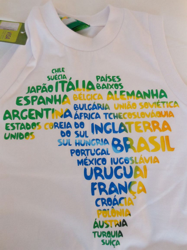 Áo lưu niệm của FIFA in sai tên nhiều đội tham dự World Cup ảnh 1