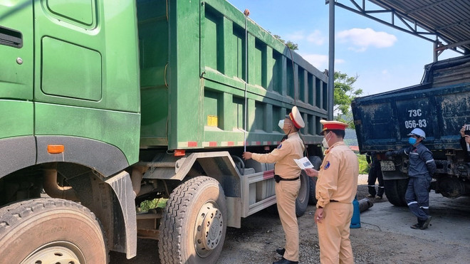 Siết chặt kiểm soát tải trọng, bảo đảm trật tự, an toàn giao thông ảnh 3