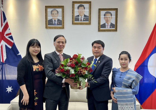 Thúc đẩy đoàn kết, gắn bó Việt-Lào nhân dịp Tết cổ truyền Bun Pi May ảnh 1