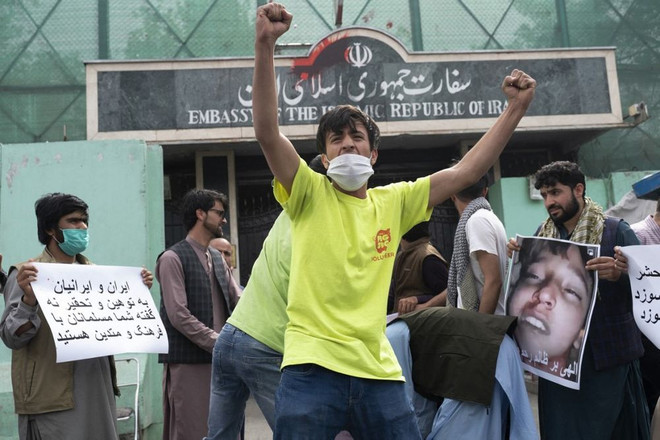 Iran triệu phái viên Afghanistan sau vụ tấn công phái bộ ngoại giao ảnh 1