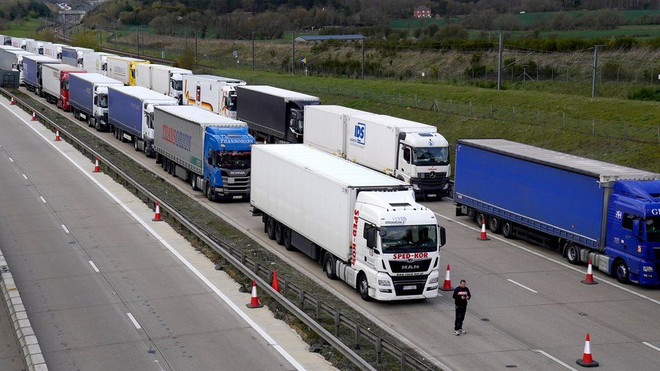 Tắc nghẽn nghiêm trọng tại các cảng biển giữa Anh và Pháp ảnh 1