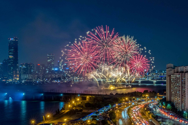 Lễ hội pháo hoa trên sông Hàn tại Seoul, Hàn Quốc. (Nguồn: koreadiaries.com) Tưng bừng lễ hội sông Hàn tại Hàn Quốc sau đại dịch COVID-19 ảnh 1