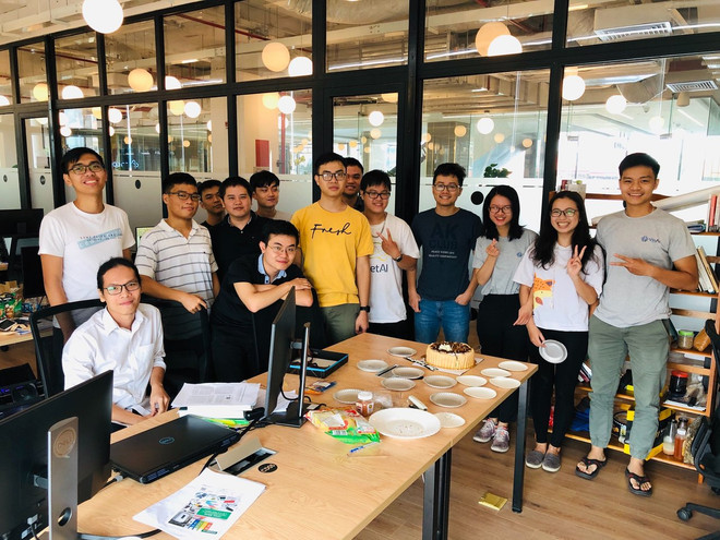 Nhiều thực tập sinh trẻ tuổi của AI Residency sở hữu công trình nghiên cứu công bố ở những hội thảo hàng đầu thế giới. (Ảnh: Trần Dũng/Vietnam+) Thực tập sinh VinAI và hành trình không tưởng tới đỉnh cao nghiên cứu ảnh 1