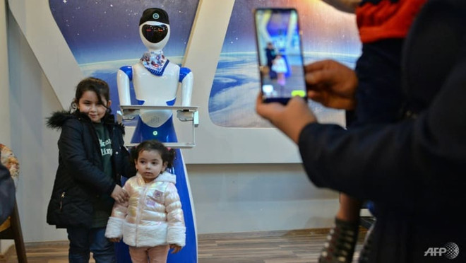 Độc đáo nhà hàng có robot phục vụ xuất hiện lần đầu tiên tại Iraq ảnh 2
