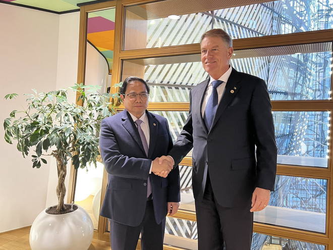 Thủ tướng Phạm Minh Chính gặp Tổng thống Romania Klaus Iohannis ảnh 1