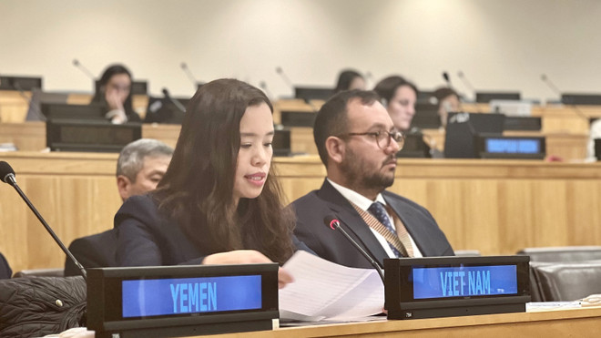 Tham tán Công sứ Lê Thị Minh Thoa, Phó Trưởng Phái đoàn thường trực Việt Nam tại Liên hợp quốc, phát biểu tại phiên họp. (Ảnh: Trần Thanh Tuấn/TTXVN) Việt Nam đề cao tầm quan trọng của việc tuân thủ Hiến chương LHQ ảnh 2