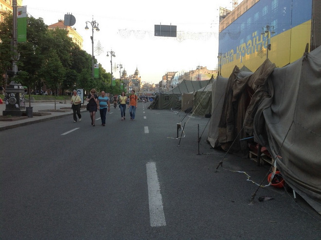 [Photo] Người biểu tình chuẩn bị rút khỏi quảng trường Maidan ảnh 2