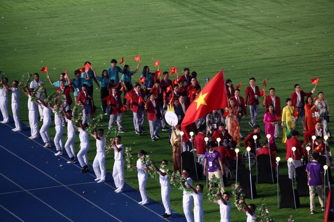 Lễ Khai mạc ASEAN Para Games 12: Ngọn đuốc đã thắp sáng ảnh 2