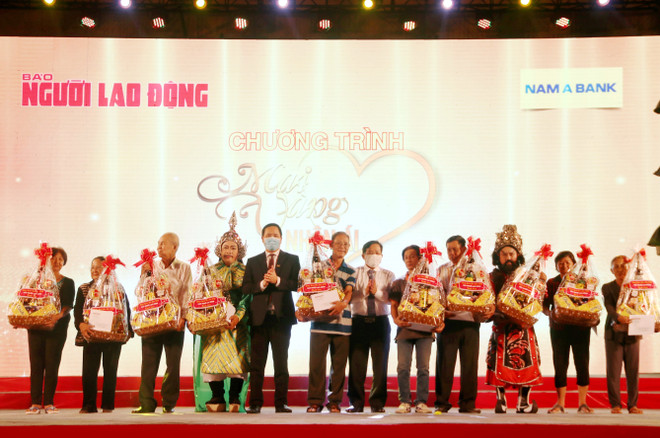 Gala Mai Vàng 2021: Tết yêu thương, đầy ắp nghĩa tình ảnh 2