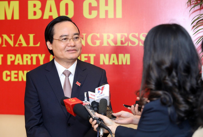 Bộ trưởng Phùng Xuân Nhạ trả lời phỏng vấn bên lề Đại hội XIII. (Ảnh: TTXVN) Đổi mới sáng tạo là thời cơ cho giáo dục Việt Nam 'cất cánh' ảnh 1