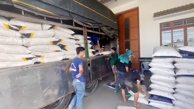 An Giang: Bắt xe tải vận chuyển hơn 16 tấn đường cát nghi vấn nhập lậu ảnh 1