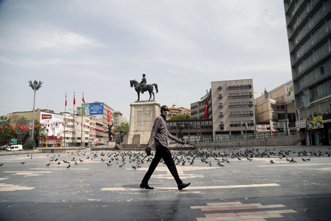 Nhiều nước châu Âu lên kế hoạch nới lỏng quy định chống dịch COVID-19 ảnh 2