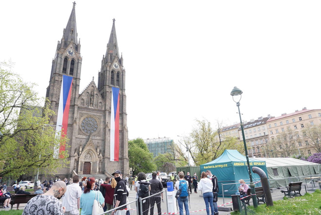 Nhiều nước châu Âu lên kế hoạch nới lỏng quy định chống dịch COVID-19 ảnh 1