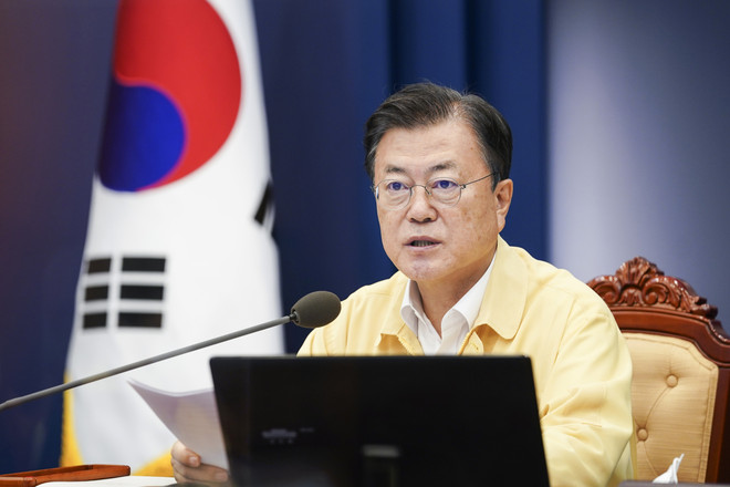 Tỷ lệ ủng hộ với Tổng thống Hàn Quốc Moon Jae-in giảm còn 36%. (Ảnh: YONHAP/TTXVN) Hàn Quốc: Tỷ lệ ủng hộ phe đối lập tăng cao nhất trong 5 năm qua ảnh 1