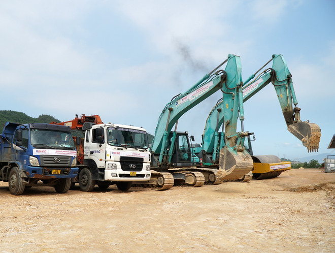 ttxvn_da nang linh kien may bay 2.jpg