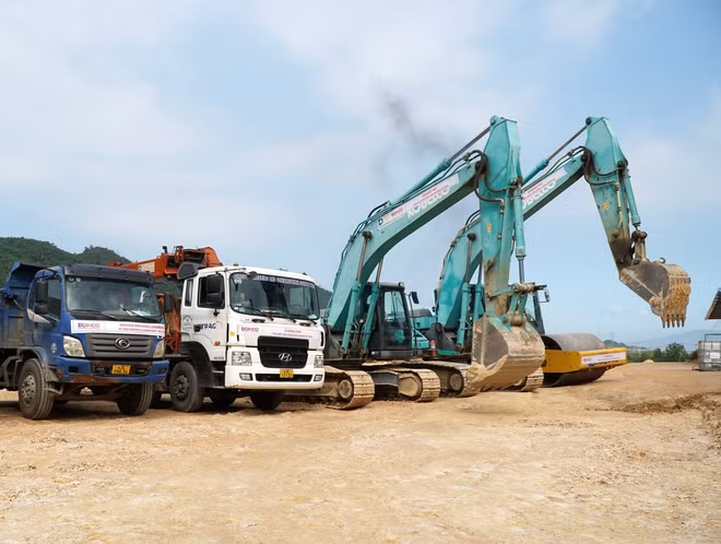ttxvn_da nang linh kien may bay 2.jpg