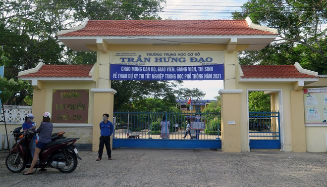 Phú Yên dừng tổ chức thi tại 2 điểm vì có trường hợp nghi dương tính ảnh 1