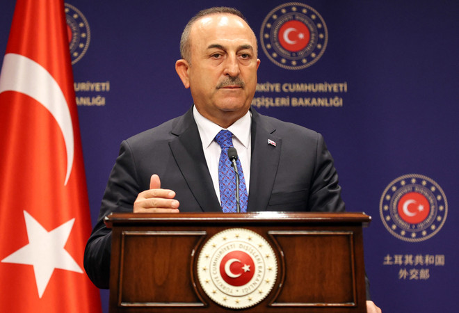 Ngoại trưởng Thổ Nhĩ Kỳ Mevlut Cavusoglu trong cuộc họp báo ở Ankara, ngày 15/6/2022. (Ảnh: AFP/TTXVN) Thổ Nhĩ Kỳ đàm phán về nỗ lực gia nhập NATO của Phần Lan và Thụy Điển ảnh 1