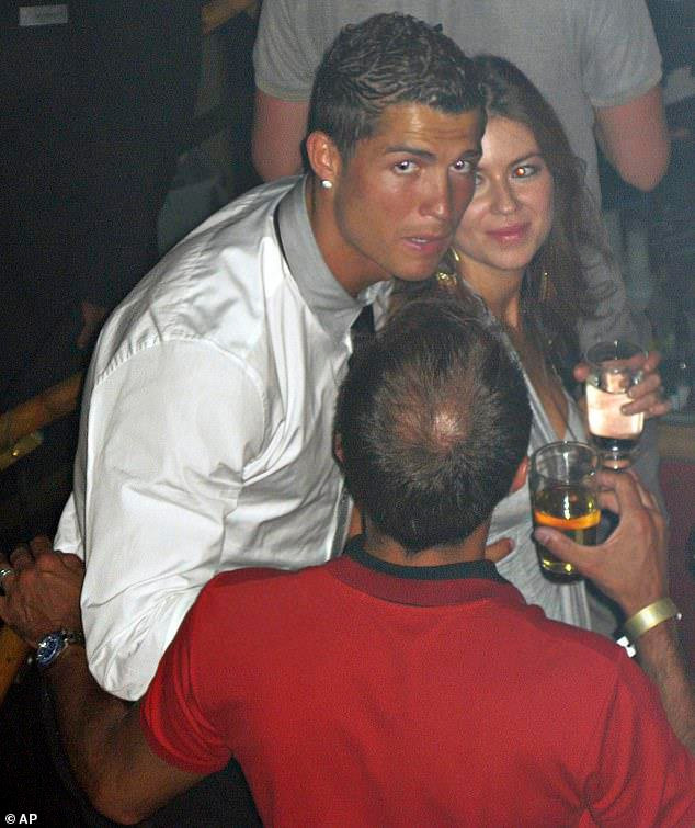 Ronaldo và Mayorga tại Las Vegas vào năm 2009. (Ảnh: AP) Cristiano Ronaldo thoát tội hiếp dâm do không đủ bằng chứng ảnh 1