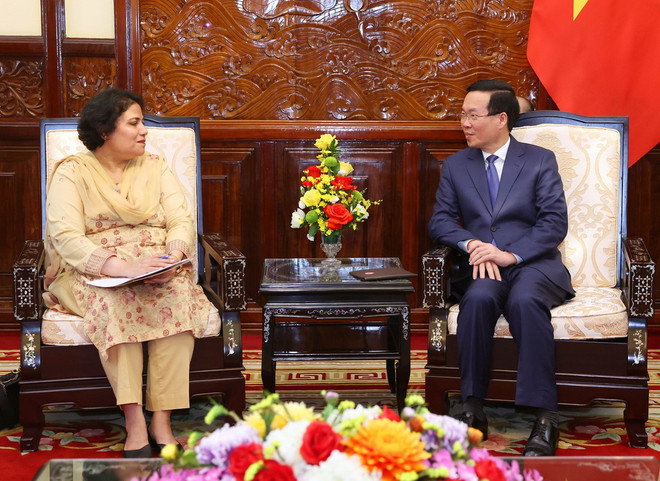Chủ tịch nước Võ Văn Thưởng tiếp Đại sứ Cộng hoà Hồi giáo Pakistan Samina Mehtab. (Ảnh: Thống Nhất/TTXVN) ttxvn_chu tich nuoc 03.jpg