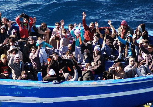 Italy cứu sống thêm 1.100 người tỵ nạn ngoài khơi Sicily ảnh 1