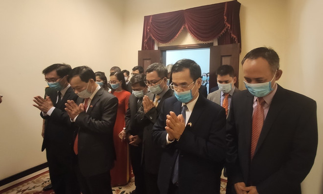 Đảng bộ tại Campuchia dâng hương tưởng nhớ Chủ tịch Hồ Chí Minh ảnh 1