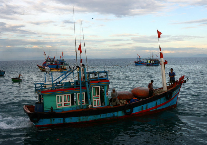 Tặng bộ thiết bị liên lạc trạm bờ cho ngư dân Quảng Nam ảnh 1