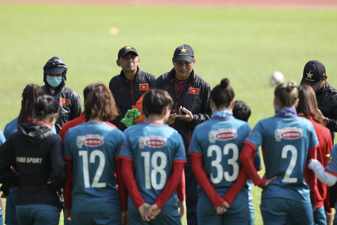 SEA Games 32: Đội tuyển nữ Việt Nam tập buổi đầu tiên tại Campuchia ảnh 1