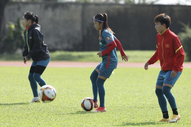 SEA Games 32: Đội tuyển nữ Việt Nam tập buổi đầu tiên tại Campuchia ảnh 2