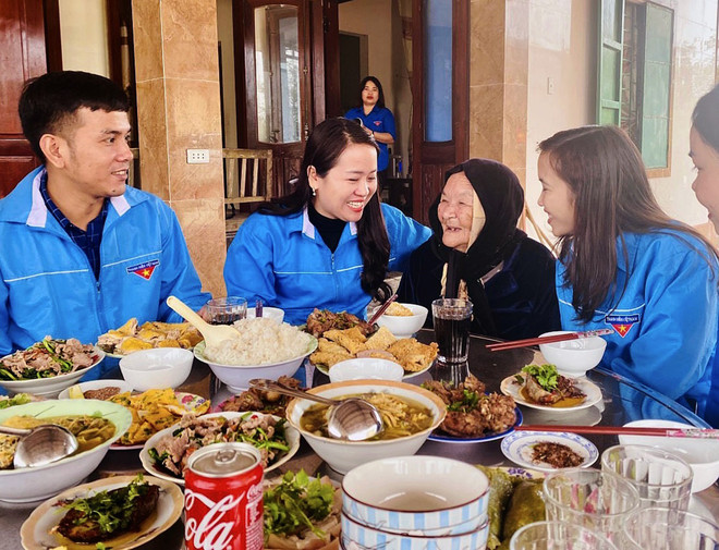 “Bữa cơm tất niên” đầm ấm tri ân các Mẹ Việt Nam Anh hùng ảnh 1