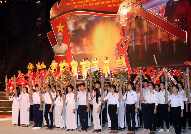 Chủ tịch Quốc hội dự lễ kỷ niệm 60 năm Bến Tre Đồng Khởi ảnh 3