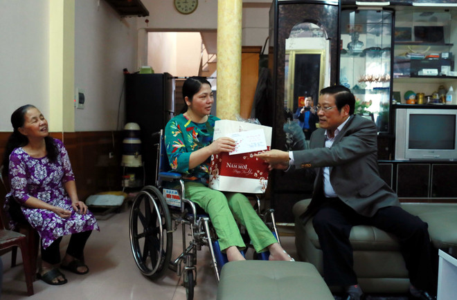 Trưởng ban Nội chính TW đón Tết cùng người lao động Thái Nguyên ảnh 2