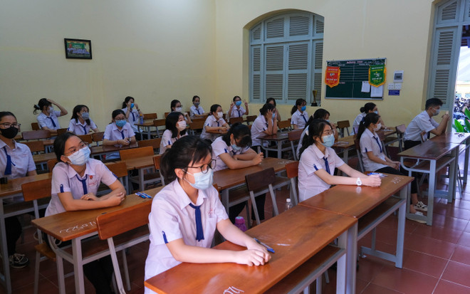 Thí sinh tại điểm thi Trường Trung học phổ thông Châu Văn Liêm, quận Ninh Kiều. (Ảnh: Ánh Tuyết/TTXVN) Đẩy mạnh khuyến học, khuyến tài và xây dựng xã hội học tập ảnh 1