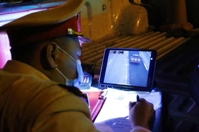 Phạt 17 triệu đồng, tước GPLX 6 tháng tài xế đi ngược chiều cao tốc ảnh 1