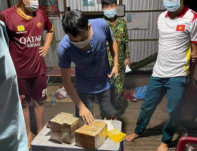 An Giang điều tra, mở rộng vụ vận chuyển hơn 7kg ma tuý qua biên giới ảnh 1