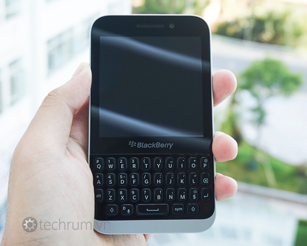 Hé lộ hình ảnh mẫu smartphone Kopi của BlackBerry ảnh 1