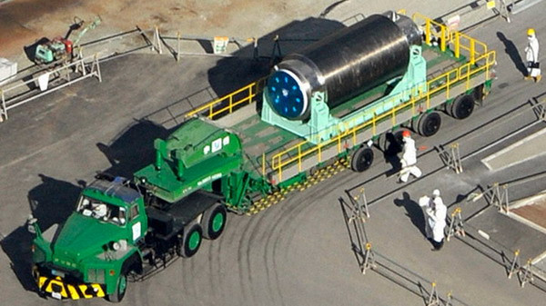 Lô nhiên liệu đầu tiên rời tổ máy số 4 nhà máy Fukushima ảnh 1