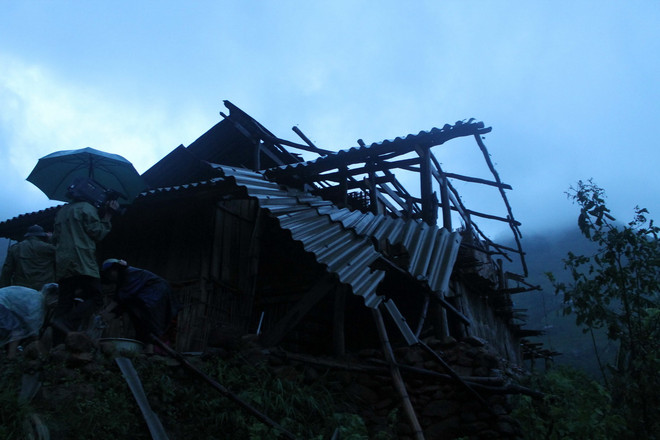 Lai Châu khẩn trương khắc phục hậu quả gió lốc tại Sìn Hồ ảnh 1