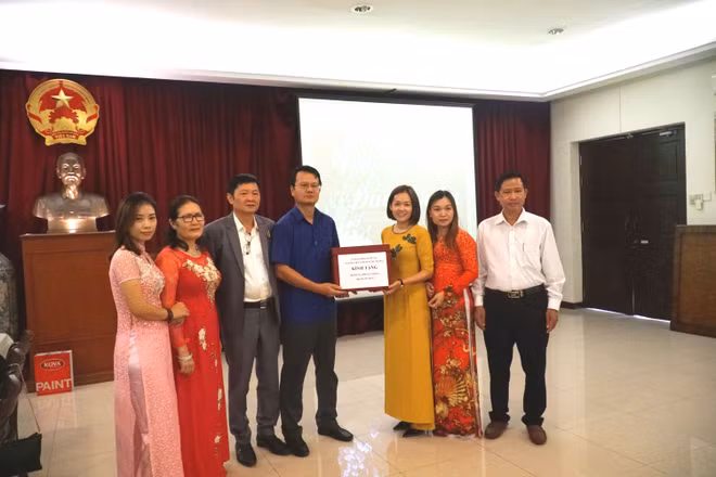 ĐSQ Việt Nam tại Malaysia hỗ trợ công tác chống dịch cho cộng đồng ảnh 1