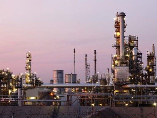 Giá dầu thế giới giảm nhẹ sau đợt hạ lãi suất của Fed ảnh 1