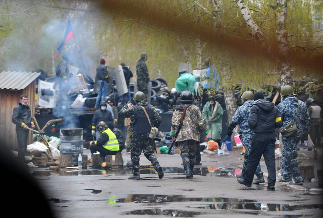 [Photo] Bất ổn gia tăng ở khu vực miền Đông Ukraine ảnh 4