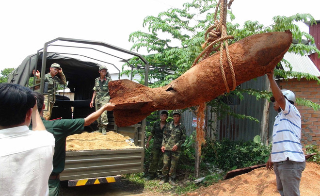 Hải Phòng: Di dời 3 quả bom từ cơ sở làm nghề thu mua sắt vụn ảnh 1