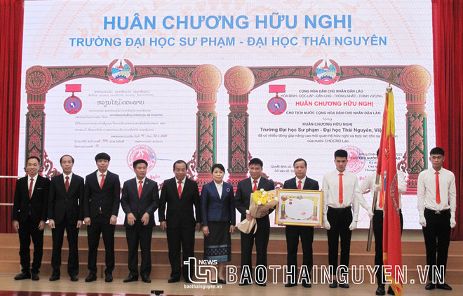 Trao Huân chương của Nhà nước Lào tặng Đại học Sư phạm Thái Nguyên ảnh 1